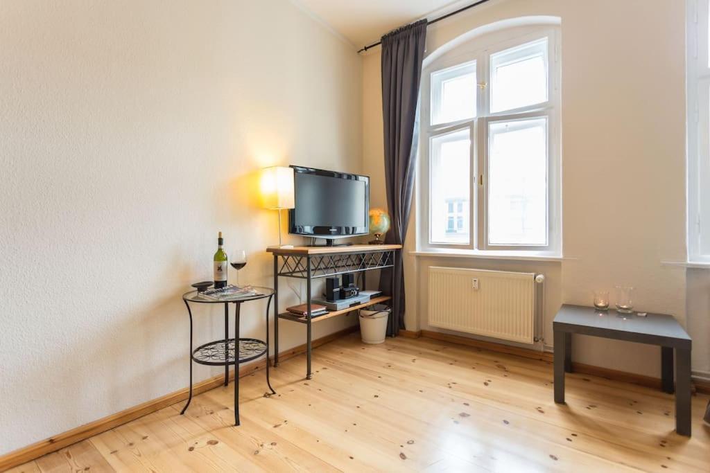 Zentrale Altbauwohnung Im Helmholtzkiez ベルリン エクステリア 写真