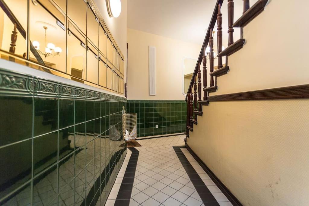 Zentrale Altbauwohnung Im Helmholtzkiez ベルリン エクステリア 写真