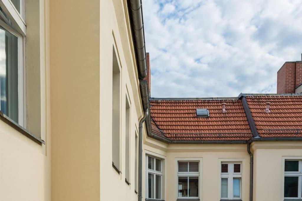 Zentrale Altbauwohnung Im Helmholtzkiez ベルリン エクステリア 写真