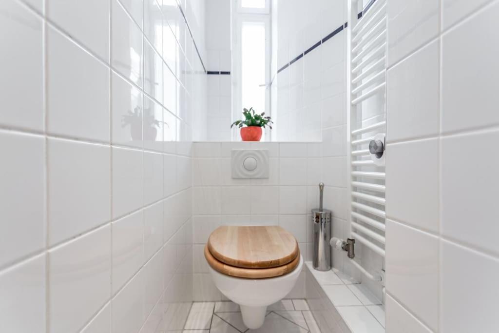 Zentrale Altbauwohnung Im Helmholtzkiez ベルリン エクステリア 写真