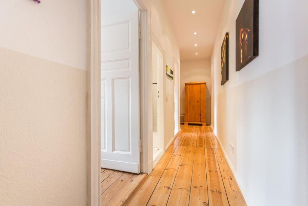 Zentrale Altbauwohnung Im Helmholtzkiez ベルリン エクステリア 写真