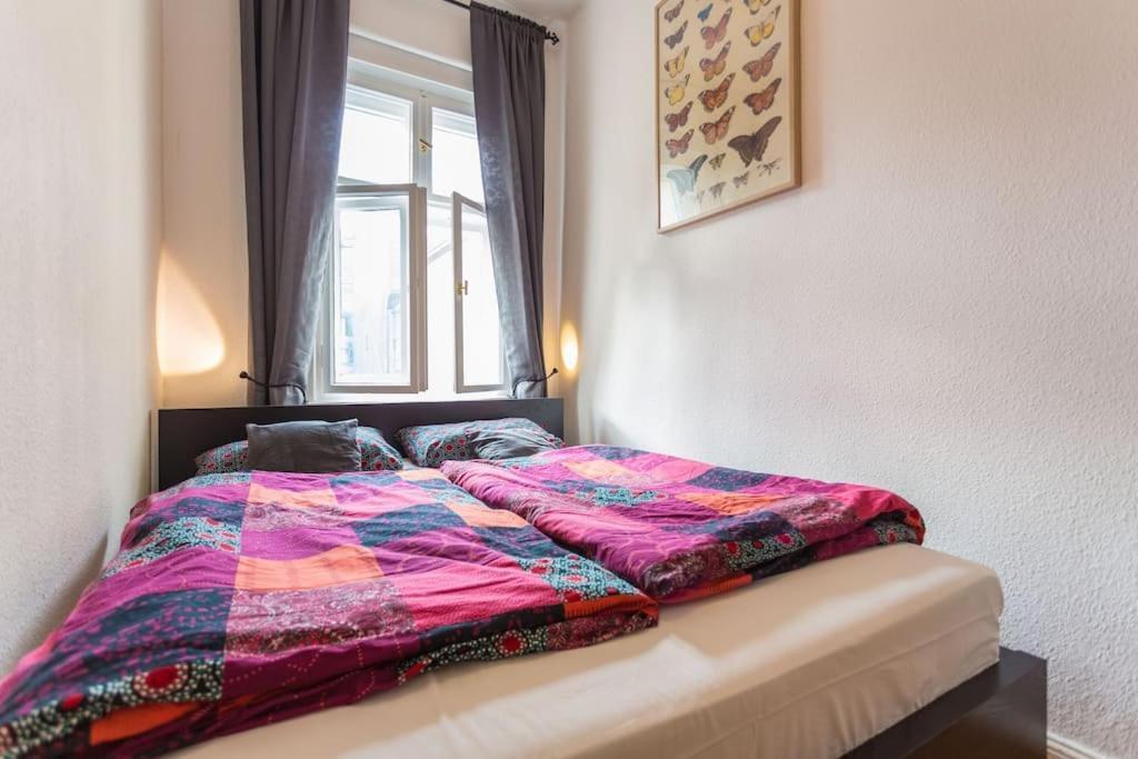 Zentrale Altbauwohnung Im Helmholtzkiez ベルリン エクステリア 写真