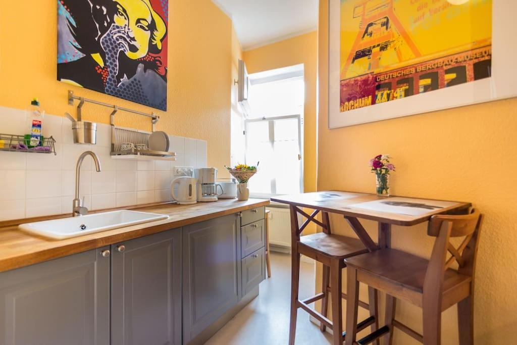 Zentrale Altbauwohnung Im Helmholtzkiez ベルリン エクステリア 写真