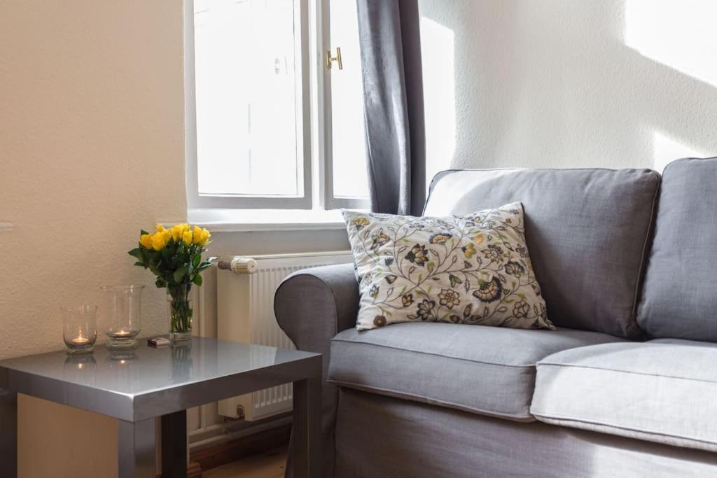 Zentrale Altbauwohnung Im Helmholtzkiez ベルリン エクステリア 写真