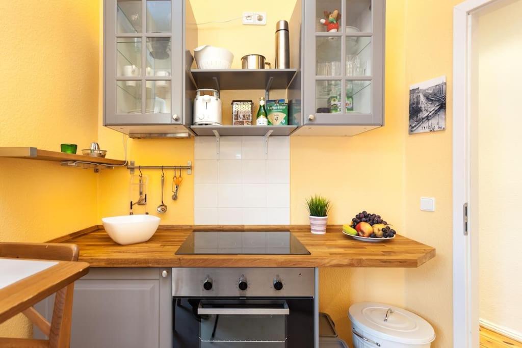 Zentrale Altbauwohnung Im Helmholtzkiez ベルリン エクステリア 写真